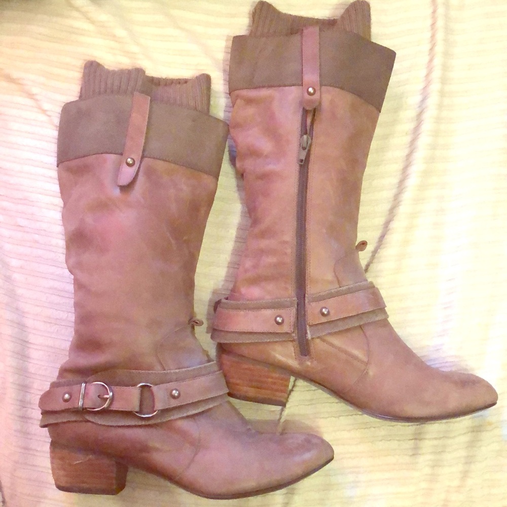 “Fergie” tan boots